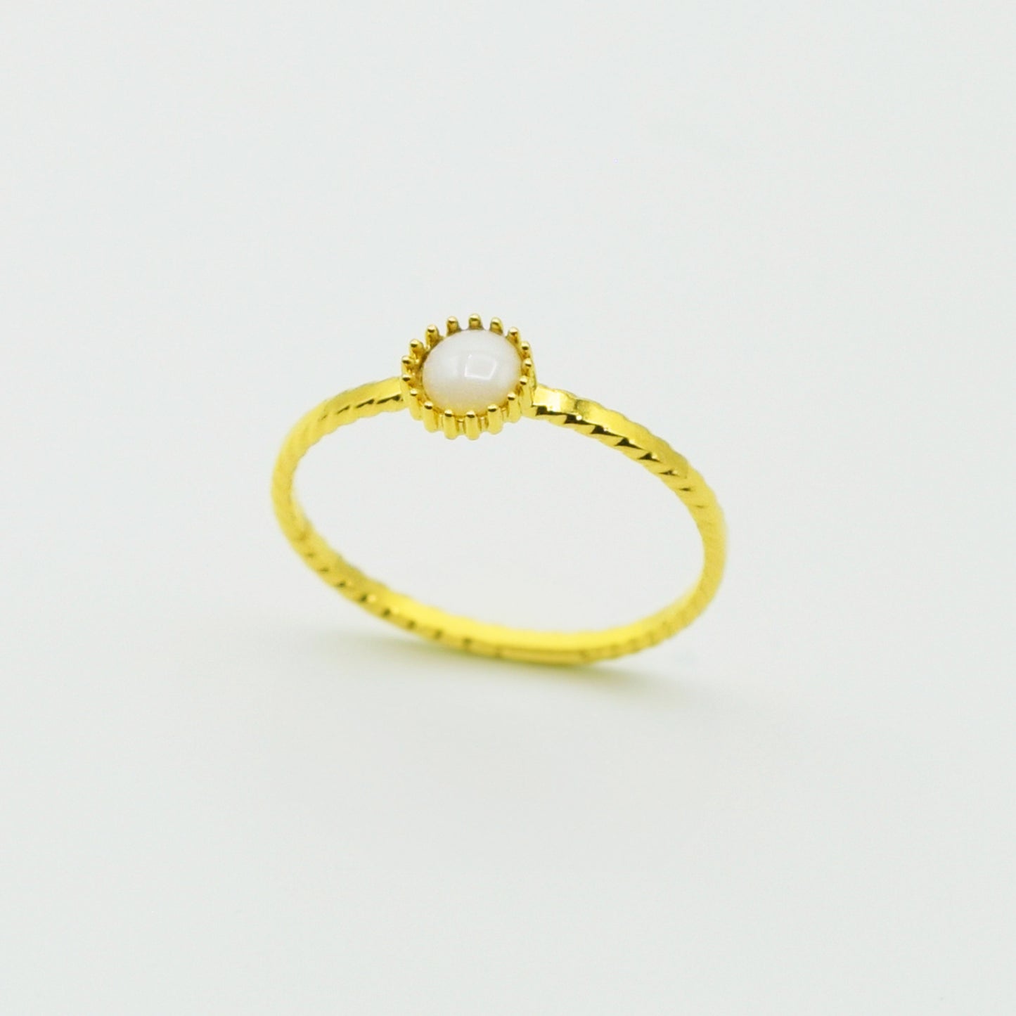 ACIER INOXYDABLE - Bague Petite Fleur Perle Blanche