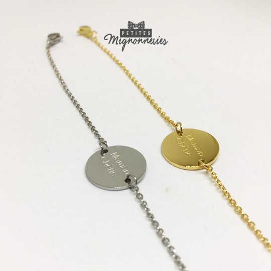 ACIER INOXYDABLE - Bracelet médaillon gravé "MAMAN CHÉRIE"
